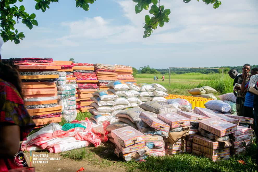 IMG-20251017-WA0001 À Kisangani, la ministre Micheline Ombae Kalama apporte le soutien du gouvernement aux déplacés du conflit Mbole-Lengola