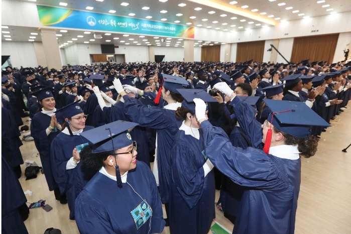 Screenshot_20251111-120512 Religion : Shincheonji Église de Jésus a diplômé cette année encore un grand nombre de diplômés… plus de 13 000 pasteurs ont été diplômés au cours de 4 ans